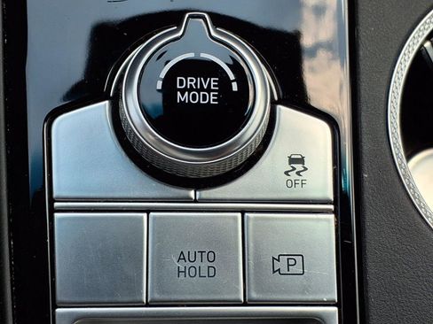 Used 2025 Genesis G70 2.5T image 22