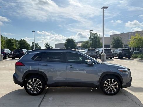 Used 2023 Toyota Corolla Cross XLE FWD image 5