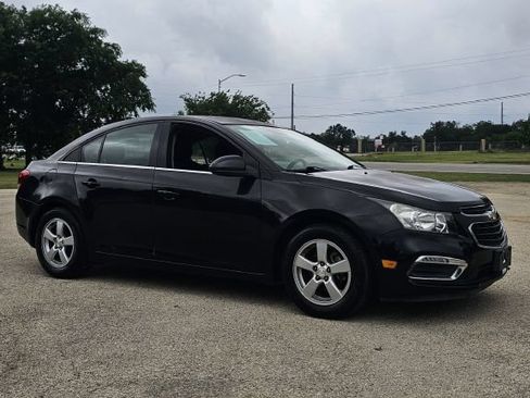 Used 2015 Chevrolet Cruze LT FWD image 2
