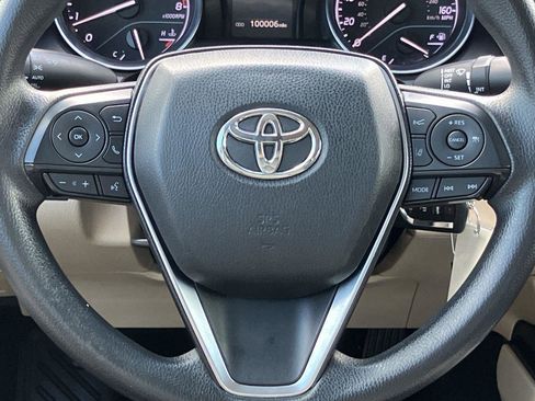 Used 2018 Toyota Camry LE image 18