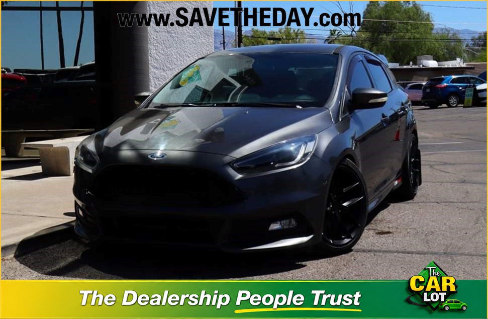 Used 2018 Ford Focus ST FWD image 1