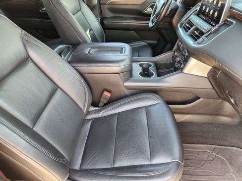 Used 2021 Chevrolet Tahoe LT w/ Luxury Package image 14