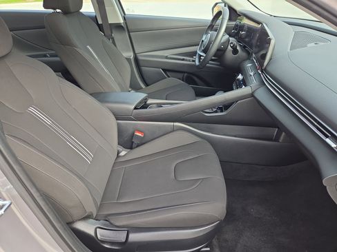 Used 2025 Hyundai Elantra SEL FWD image 33