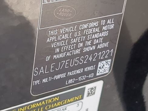 Used 2025 Land Rover Defender 110 S image 40