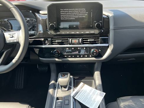 New 2026 Nissan Pathfinder SL FWD image 18