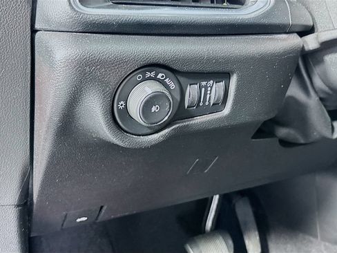 Used 2019 Chrysler Pacifica Touring Plus w/ S Appearance Package FWD image 10