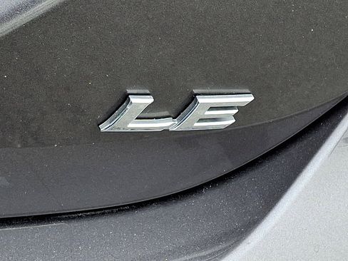 Used 2021 Toyota Camry LE image 29