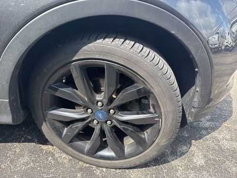 Used 2019 Ford Escape SE FWD image 2