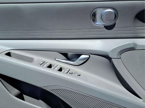 New 2026 Hyundai Elantra SE FWD image 11