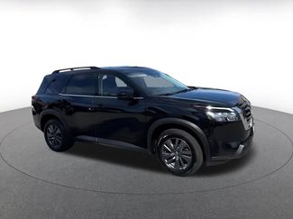 Used 2025 Nissan Pathfinder SV FWD video 2