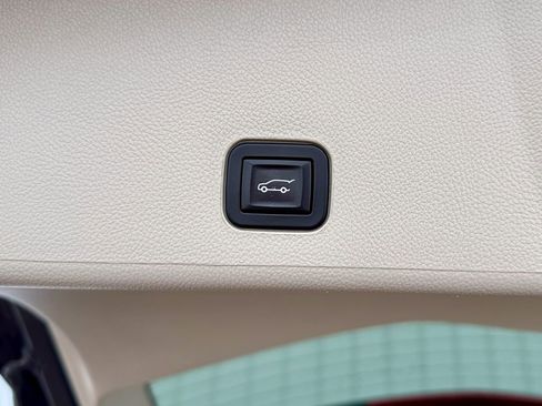 Used 2014 Cadillac SRX Luxury image 17