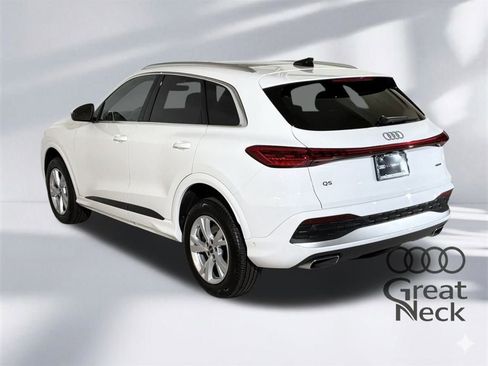 Used 2025 Audi Q5 Premium w/ Convenience Package image 8