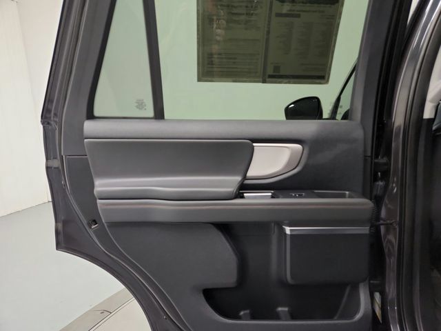 Used 2025 Ford Expedition Active RWD image 24