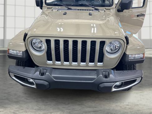 Used 2022 Jeep Gladiator Overland w/ Popular Equipment Package image 19