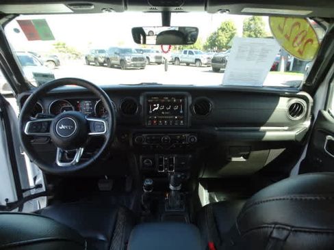 Used 2022 Jeep Wrangler Unlimited Sahara image 22