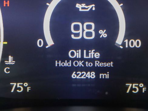 Used 2023 Chrysler Pacifica Touring-L FWD image 16