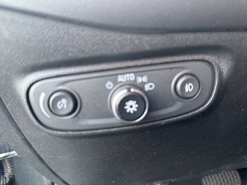 Used 2020 Chevrolet Equinox LT FWD image 21