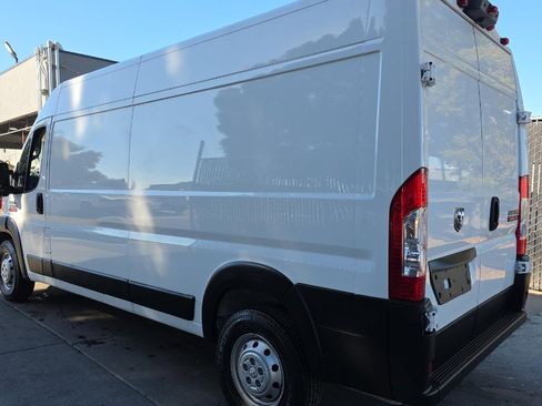 Used 2022 RAM ProMaster 2500 w/ Convenience Group FWD image 6