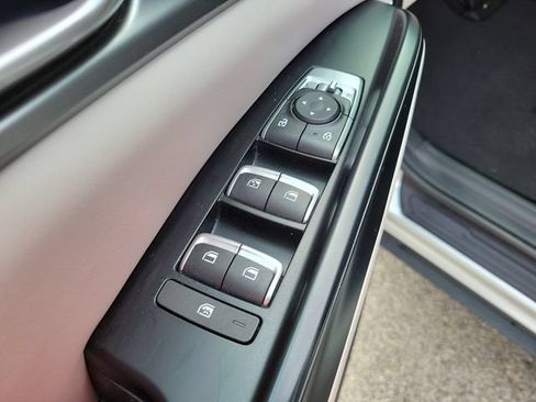 Used 2022 Kia Carnival LX FWD image 13