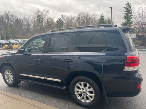 Used 2018 Toyota Land Cruiser Base image 42