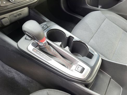 Used 2025 Chevrolet Trax RS w/ Sunroof Package image 24