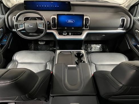 Used 2025 Ford Expedition Platinum AWD/4WD image 22