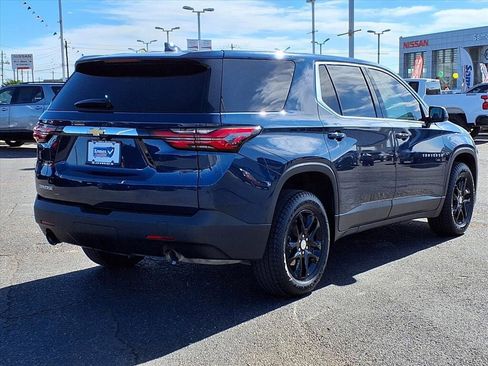 Used 2023 Chevrolet Traverse LS image 7