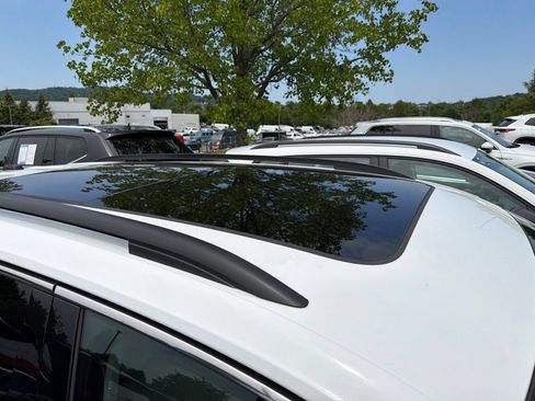 Used 2021 Volkswagen Tiguan SE w/ Panoramic Sunroof Package AWD/4WD image 7