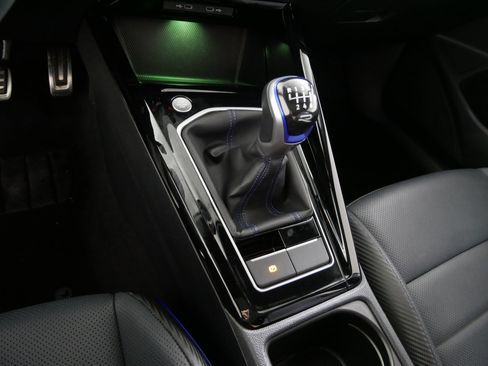 Used 2024 Volkswagen Golf R image 24