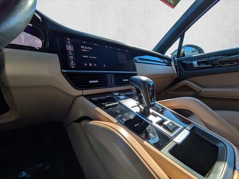 Used 2021 Porsche Cayenne image 15