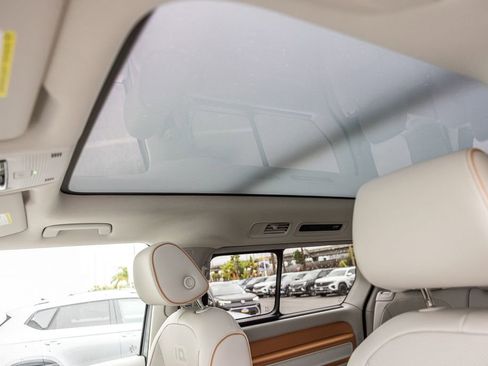 New 2025 Volkswagen ID. Buzz 1st Edition RWD image 10