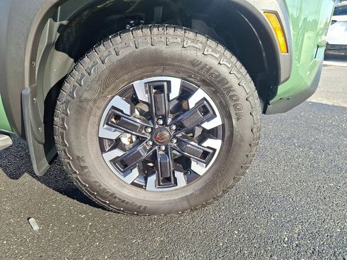 Used 2024 Nissan Frontier PRO-4X w/ Technology Package image 8