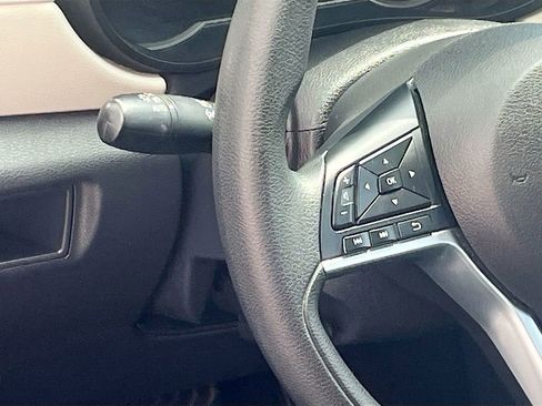 Used 2021 Nissan Versa SV FWD image 10
