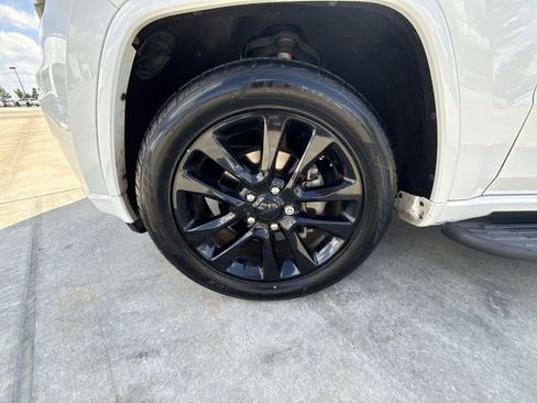 Used 2019 Jeep Grand Cherokee Altitude RWD image 10