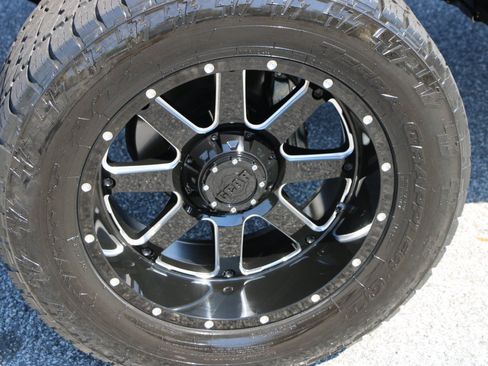 Used 2020 Toyota Tacoma TRD Off-Road w/ TRD Premium Off Road Package AWD/4WD image 12