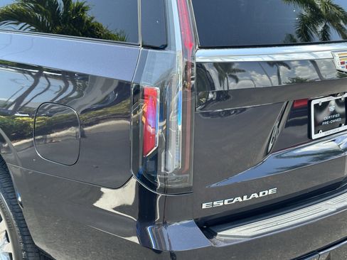 Used 2023 Cadillac Escalade ESV Premium Luxury AWD/4WD image 8