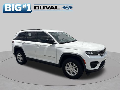 Used 2023 Jeep Grand Cherokee Laredo RWD image 1
