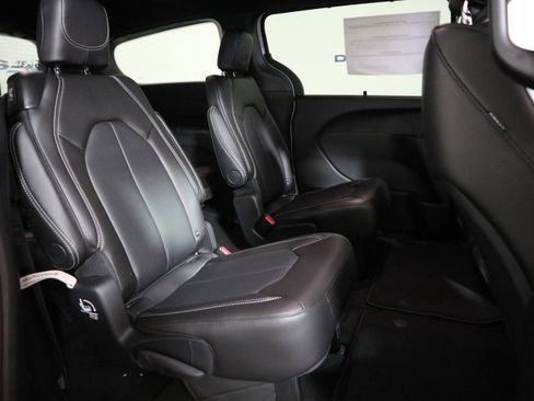 New 2026 Chrysler Pacifica Select image 20