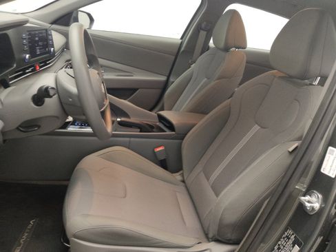 Used 2024 Hyundai Elantra SE FWD image 17