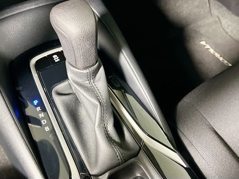 Used 2022 Toyota Corolla LE FWD image 23