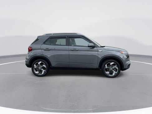 Used 2021 Hyundai Venue SEL image 8