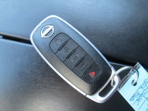 Used 2025 Nissan Rogue SV AWD/4WD image 22