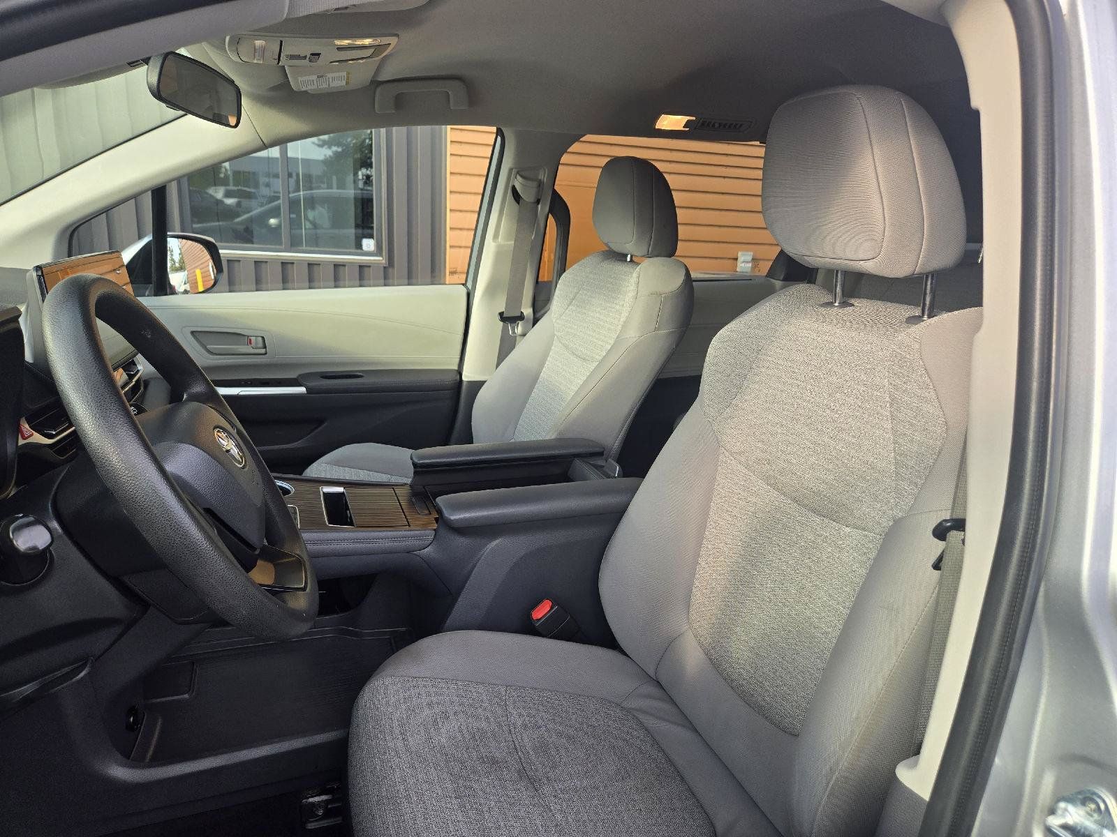 Used 2023 Toyota Sienna LE FWD image 10