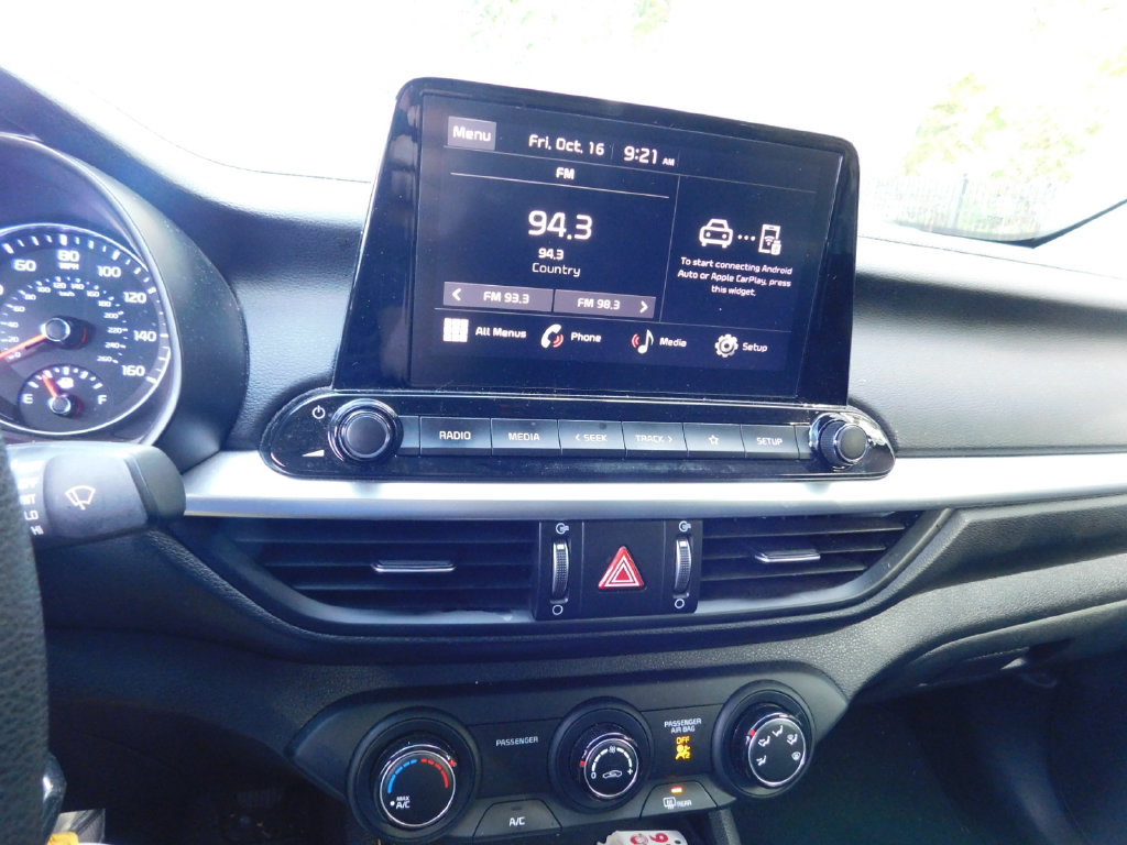 Used 2023 Kia Forte LXS w/ LXS Technology Package FWD image 9