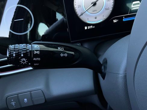 Used 2025 Hyundai Elantra SEL image 38