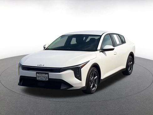 Used 2025 Kia K4 LXS image 8