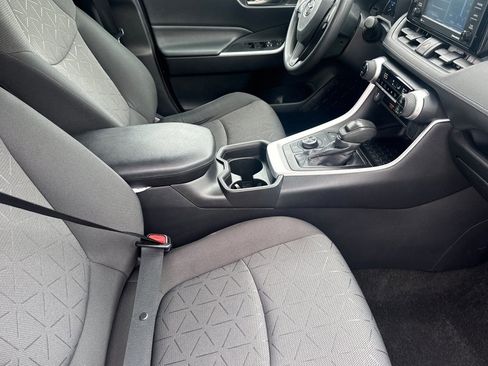 Used 2021 Toyota RAV4 XLE AWD/4WD image 19