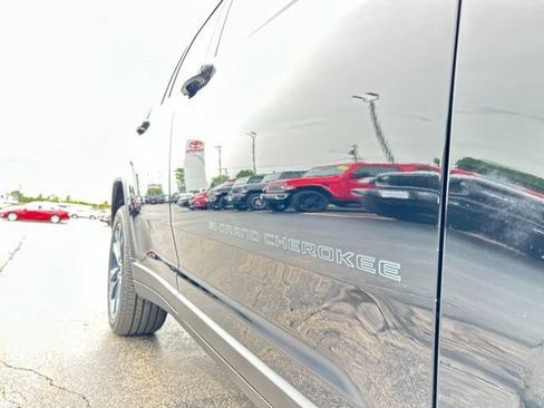 New 2026 Jeep Grand Cherokee Limited AWD/4WD image 17