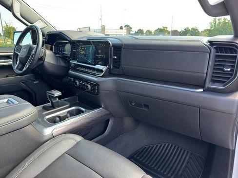 Used 2022 Chevrolet Silverado 1500 LTZ w/ Technology Package image 11