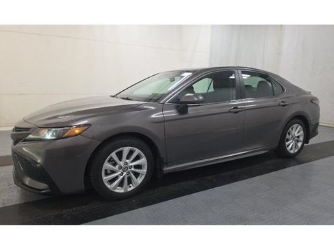 Used 2023 Toyota Camry SE FWD image 1